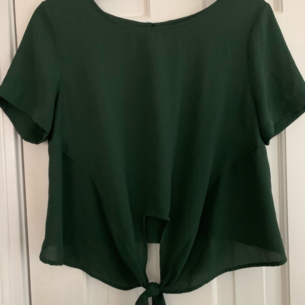 F21 Medium Hunter Green Top